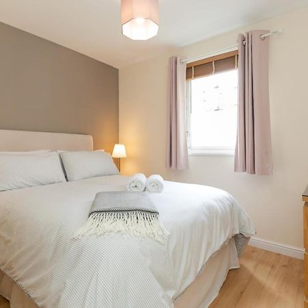 Dicksonfield Quiet Central Family Apartment With Parking エディンバラ エクステリア 写真