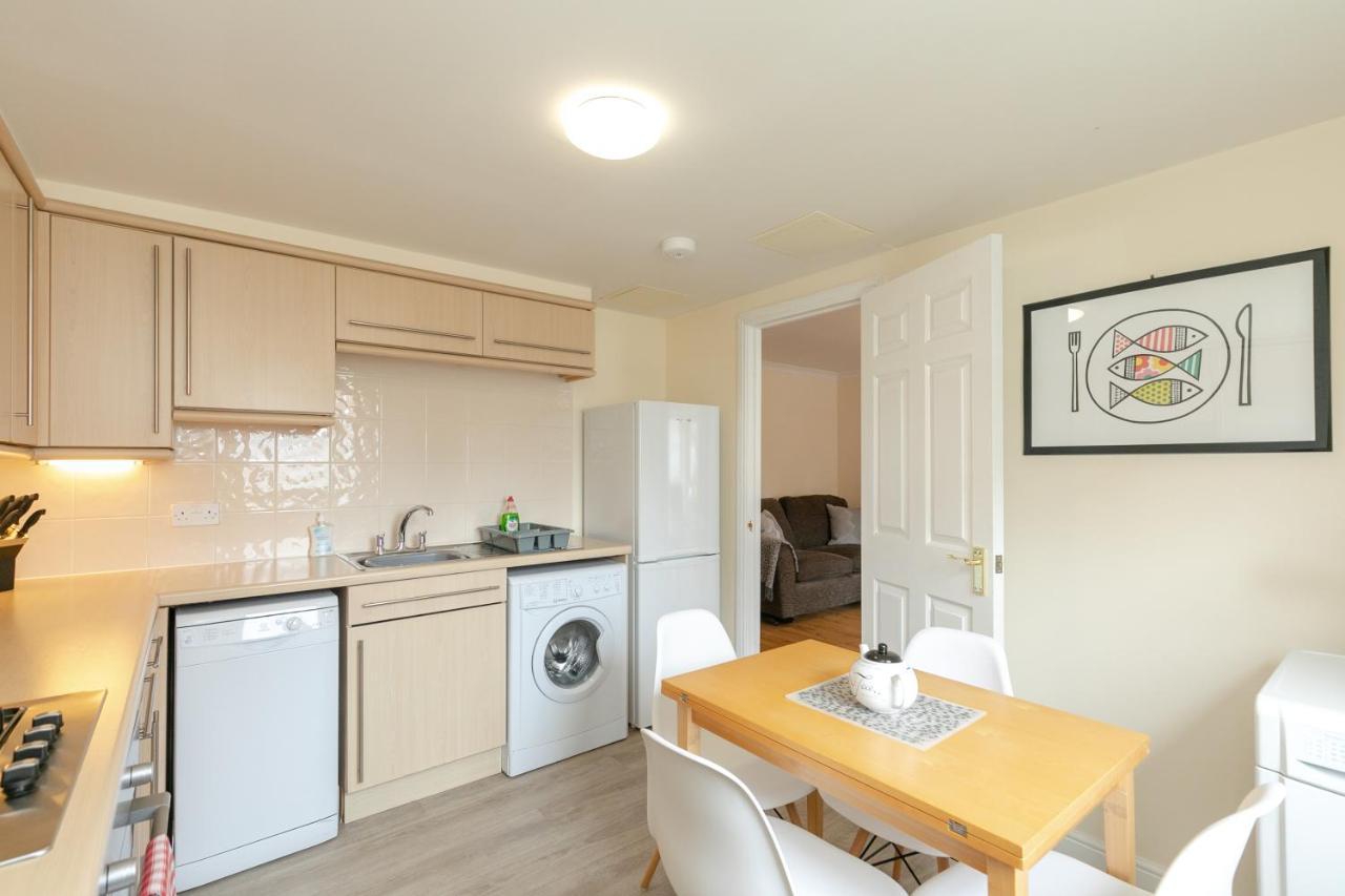 Dicksonfield Quiet Central Family Apartment With Parking エディンバラ エクステリア 写真