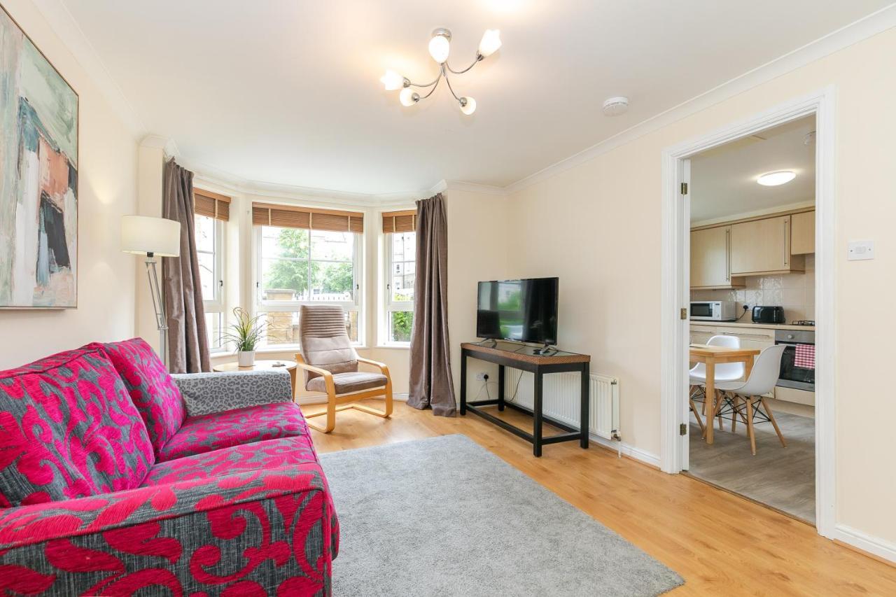 Dicksonfield Quiet Central Family Apartment With Parking エディンバラ エクステリア 写真