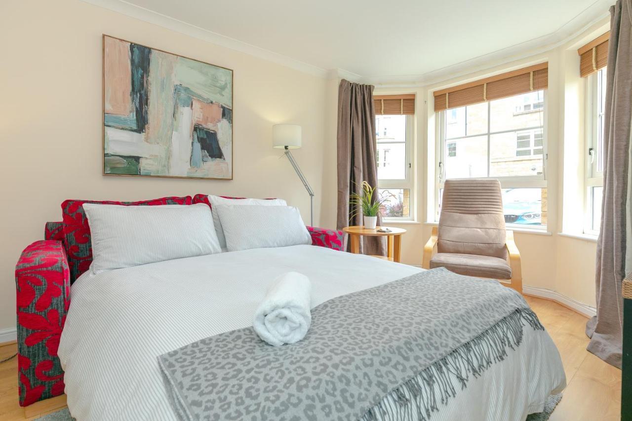 Dicksonfield Quiet Central Family Apartment With Parking エディンバラ エクステリア 写真