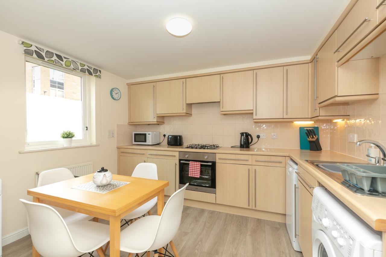 Dicksonfield Quiet Central Family Apartment With Parking エディンバラ エクステリア 写真