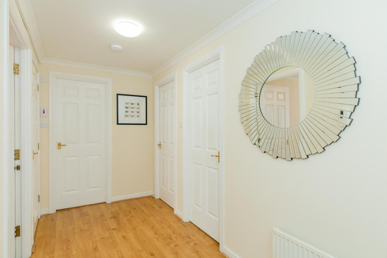 Dicksonfield Quiet Central Family Apartment With Parking エディンバラ エクステリア 写真